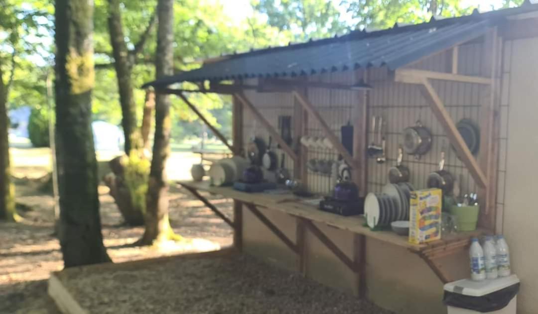 Camping Sous Les Belles Etoiles Peyrilhac Exteriér fotografie