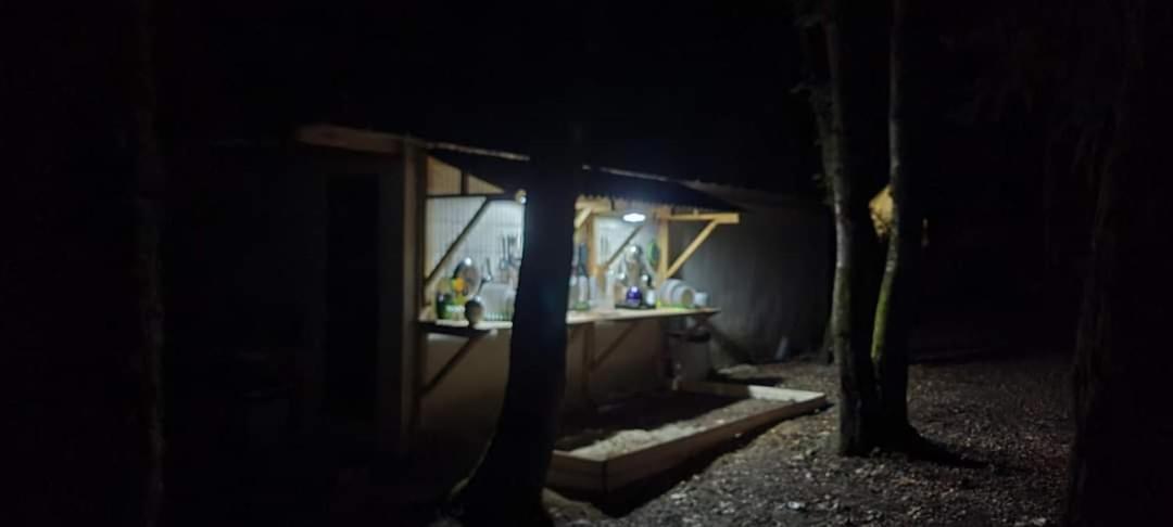 Camping Sous Les Belles Etoiles Peyrilhac Exteriér fotografie