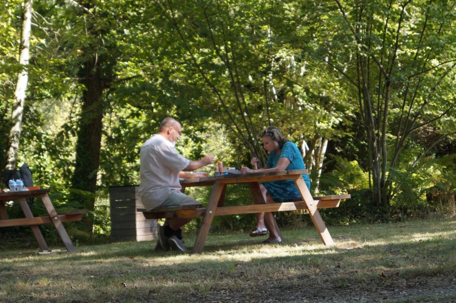 Camping Sous Les Belles Etoiles Peyrilhac Exteriér fotografie