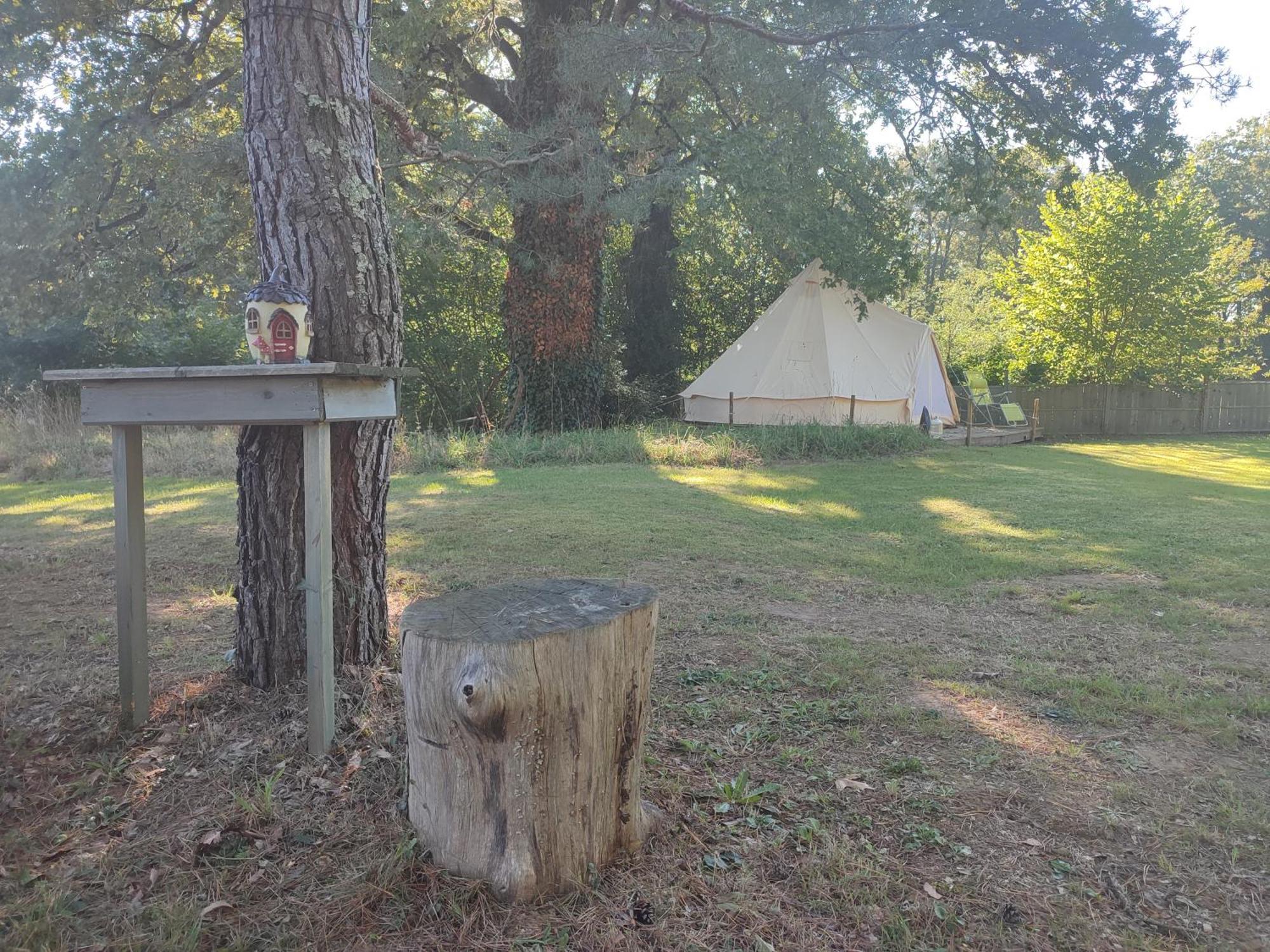 Camping Sous Les Belles Etoiles Peyrilhac Exteriér fotografie