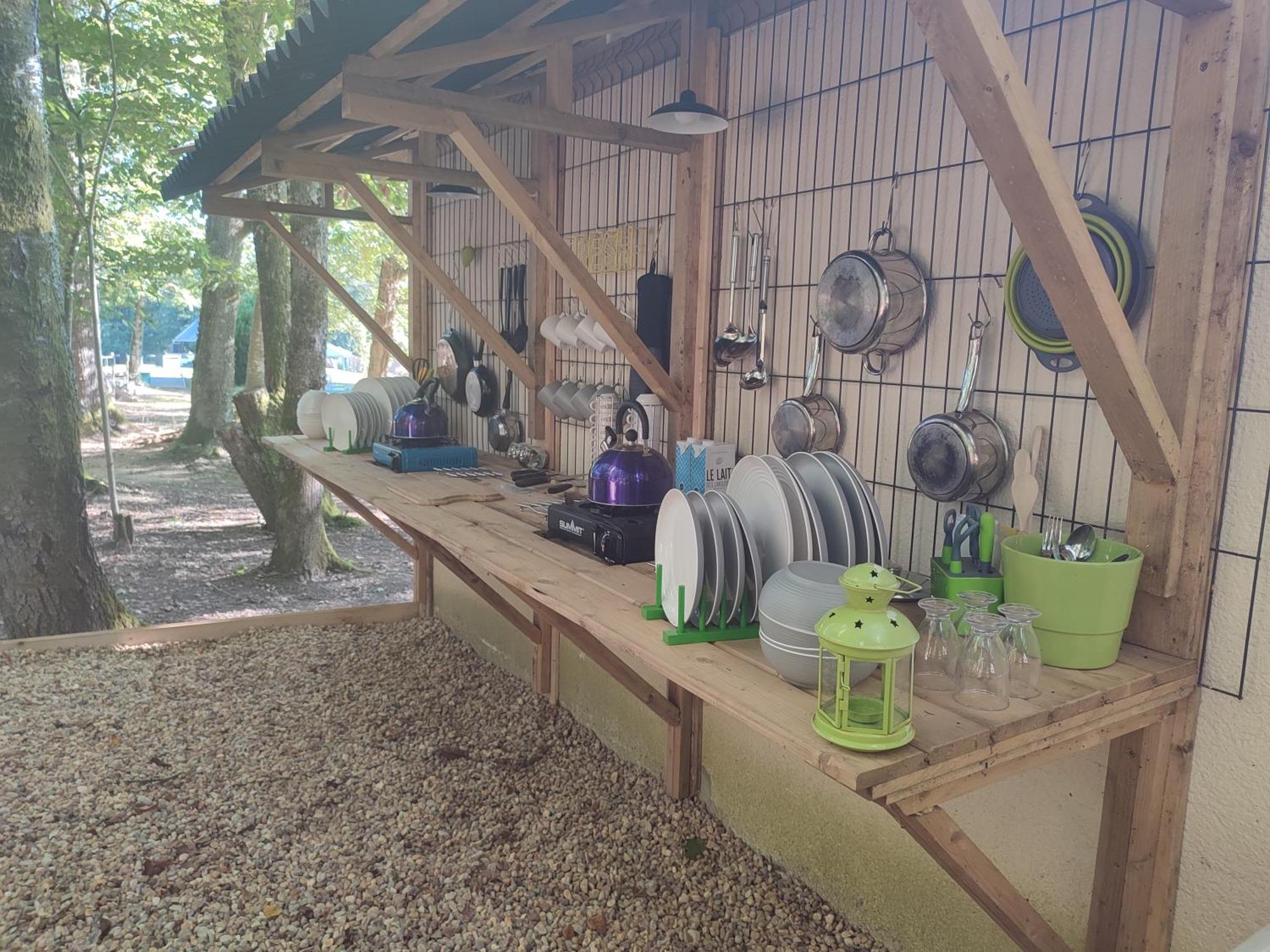 Camping Sous Les Belles Etoiles Peyrilhac Exteriér fotografie