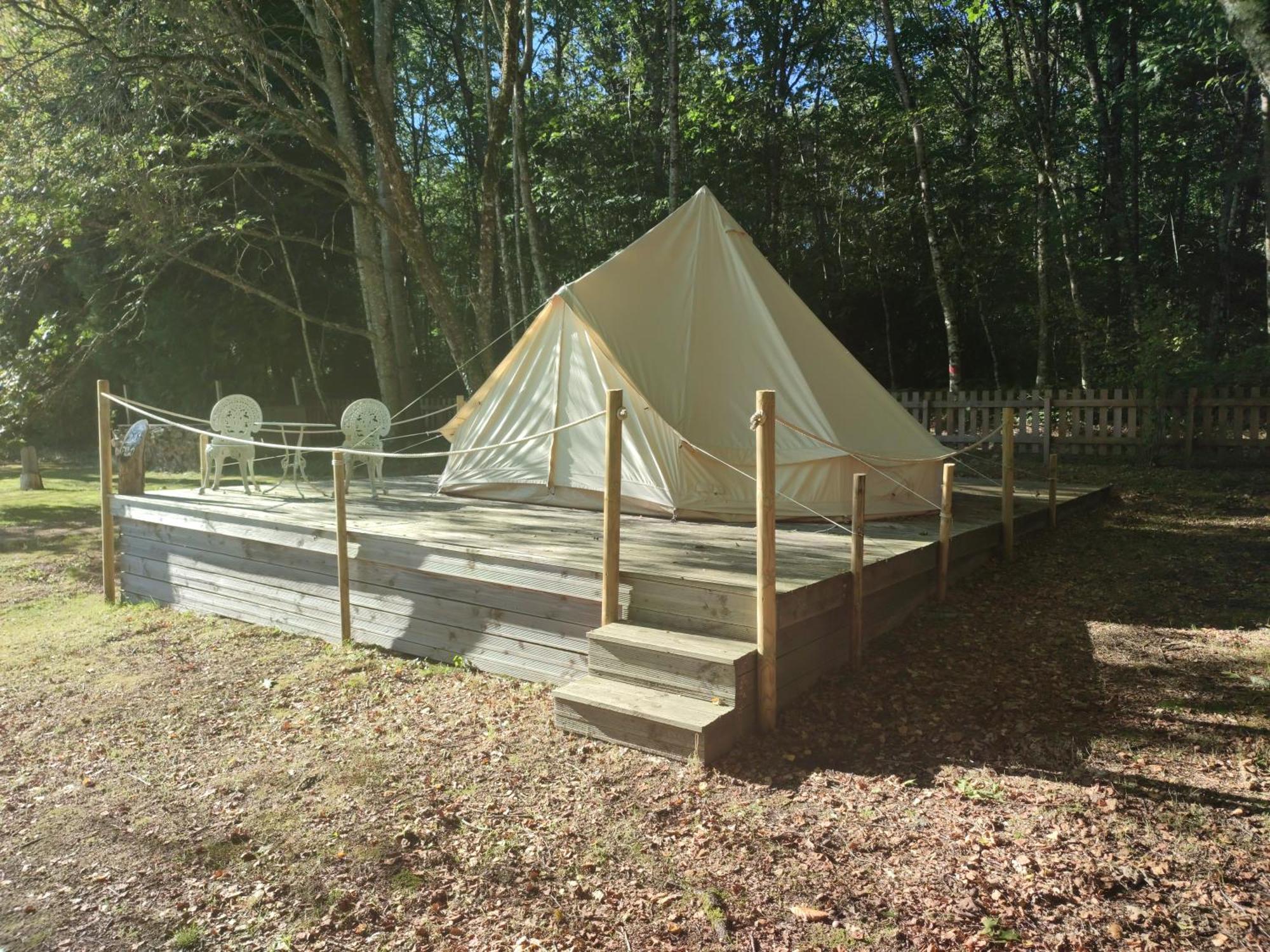 Camping Sous Les Belles Etoiles Peyrilhac Exteriér fotografie